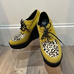 T.U.K. Yellow Suede Wedge Creepers shoes size 8